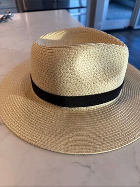 The packable Straw Hat